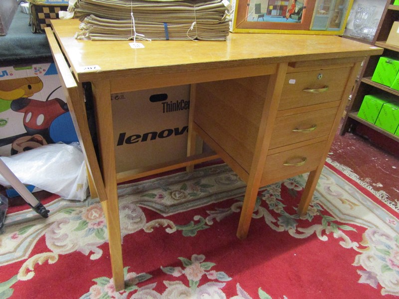 Retro desk