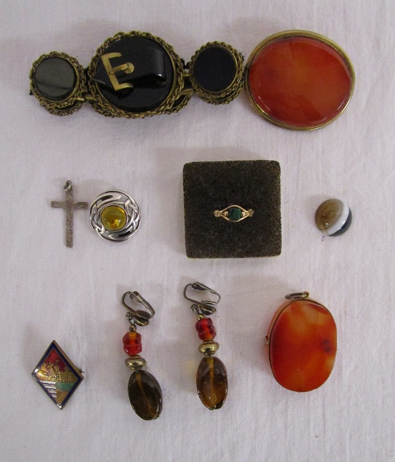 Agate and other jewellery