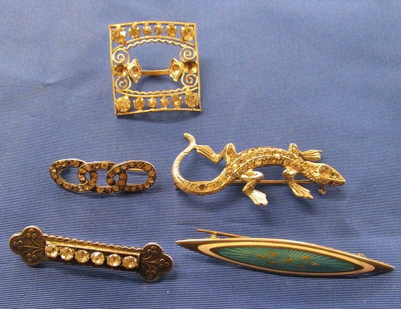 Collection of silver brooches to include turquoise