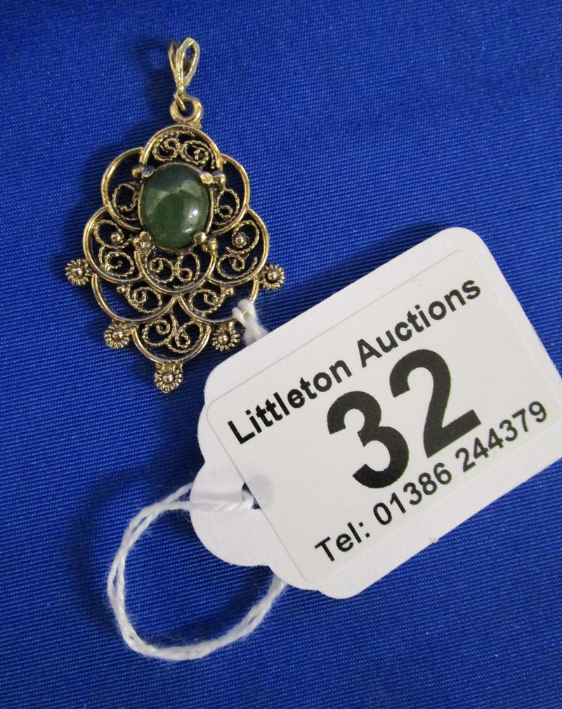 14ct gold & jade pendant
