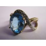 Gold blue topaz & diamond set ring