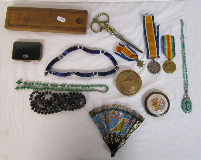 Tray of collectables to include medals