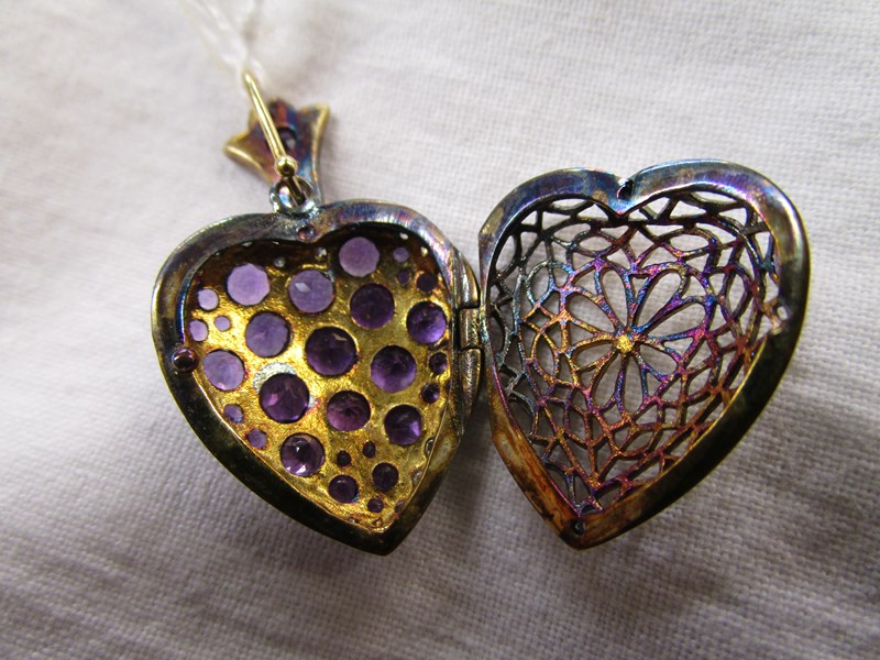 Diamond & amethyst heart shaped locket - Image 2 of 4