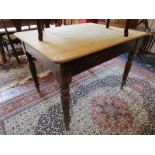 Antique scrub top pine kitchen table - H: 74cm L: 106cm W: 81cm