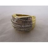 Fine 18ct gold baguette diamond set ring
