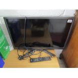 Hitachi flat screen TV with remote - Working