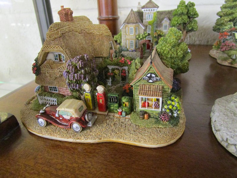 Shelf of boxed Lilliput Lane cottages - Image 4 of 6