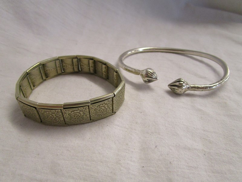 Silver bangle & bracelet