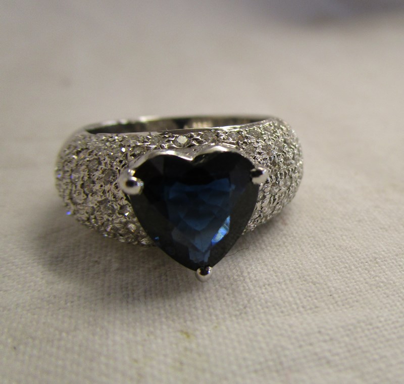 18ct gold heart shaped sapphire & diamond set ring