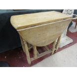 Small gateleg table