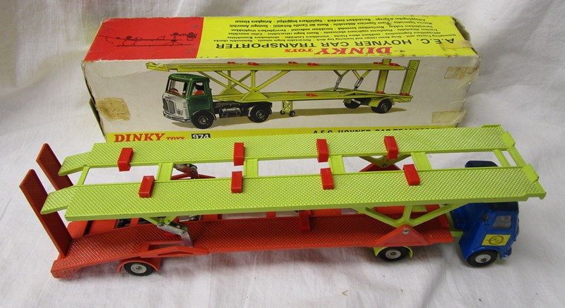 Collection of die-cast vintage Dinky vehicles - Mostly boxed - Image 13 of 18