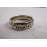 18ct white gold wedding ring