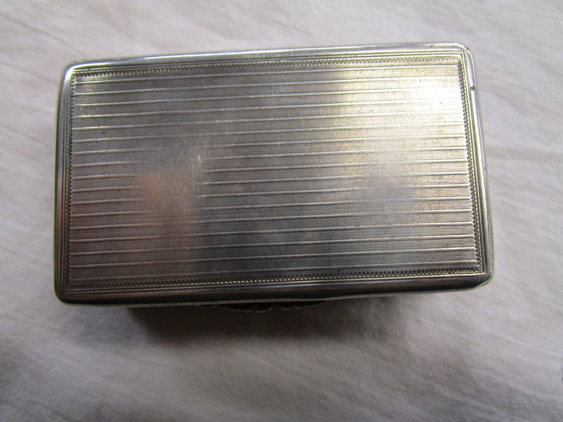 Chased silver snuff box - Image 6 of 8