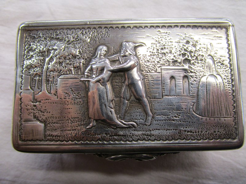 Chased silver snuff box - Image 4 of 8