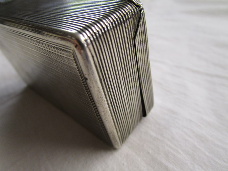 Chased silver snuff box - Image 5 of 8