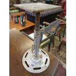 Adjustable industrial pedestal