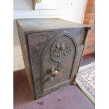 Heavy & early Victorian safe with key - H: 66cm W: 51cm D: 54cm