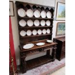 Finely carved oak dresser - H: 205cm W: 136cm D: 42cm