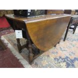 Titchmarsh & Goodwin oak gateleg table - H: 76cm L: 94cm (open) W: 65cm