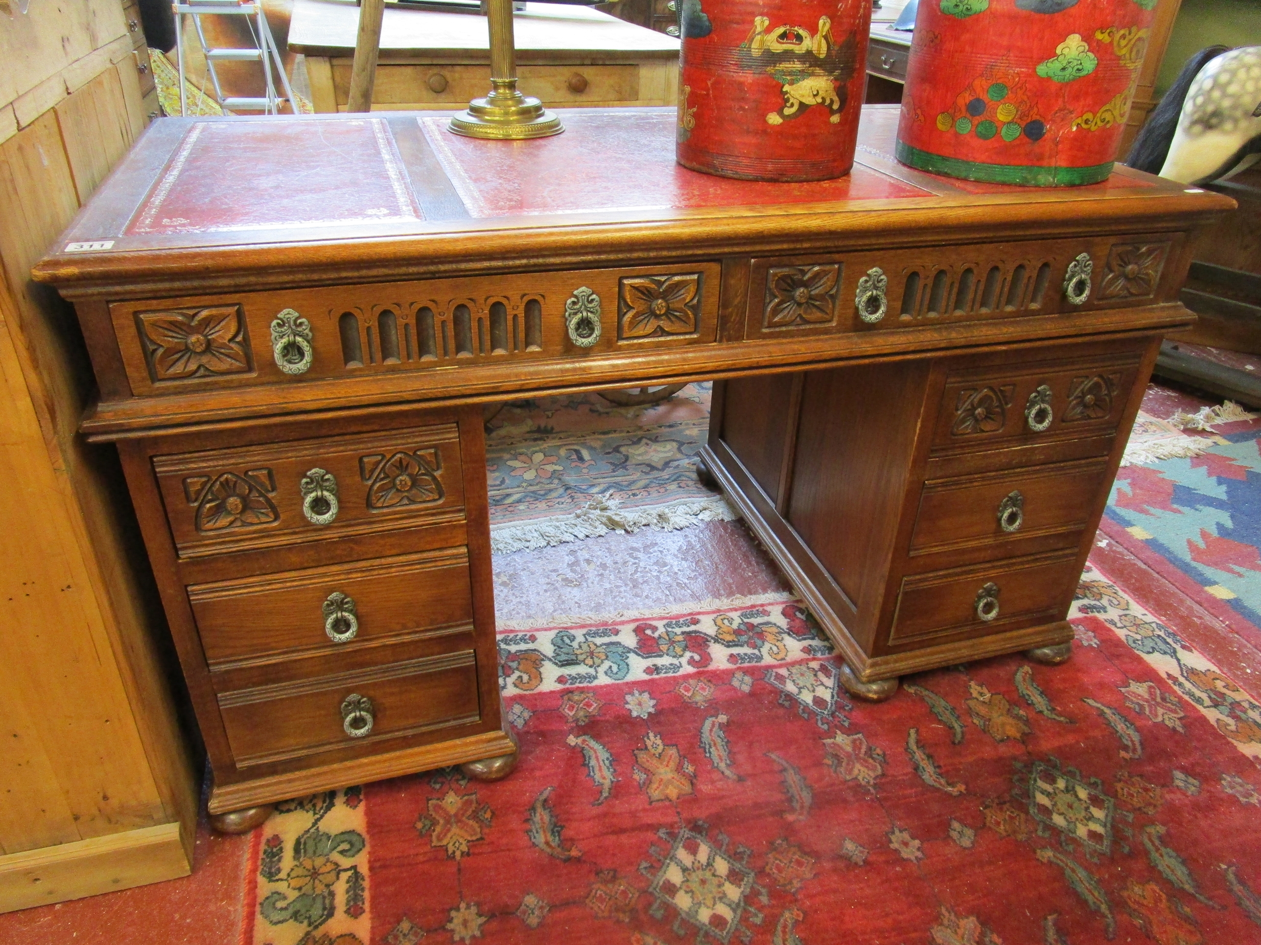 Fine quality oak pedestal desk ( H: 80cm W: 137cm D: 77cm) with red leather top and matching chair - Image 4 of 4