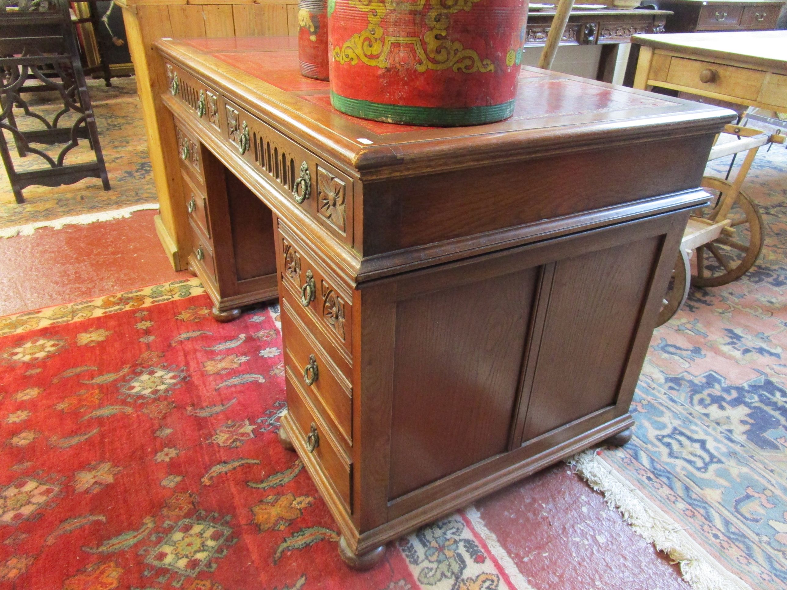 Fine quality oak pedestal desk ( H: 80cm W: 137cm D: 77cm) with red leather top and matching chair - Image 2 of 4