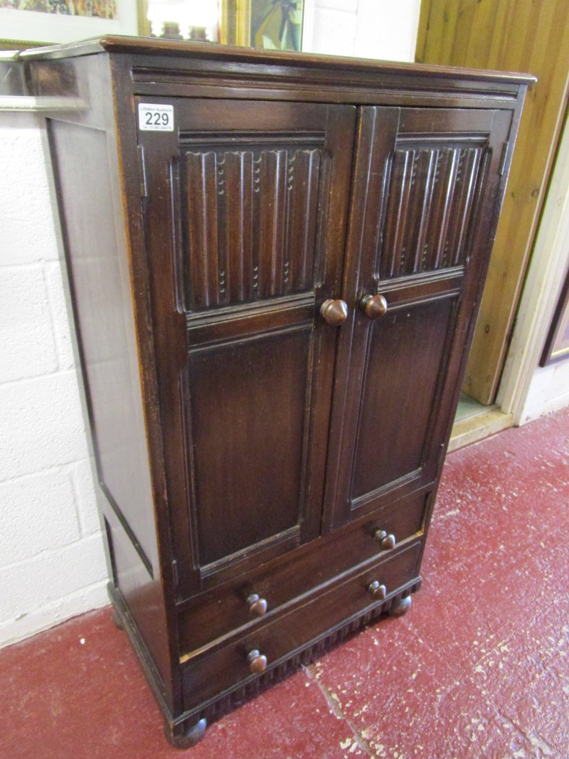Early 20thC oak cabinet - H: 125cm W: 70cm D: 41cm