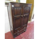 Early 20thC oak cabinet - H: 125cm W: 70cm D: 41cm