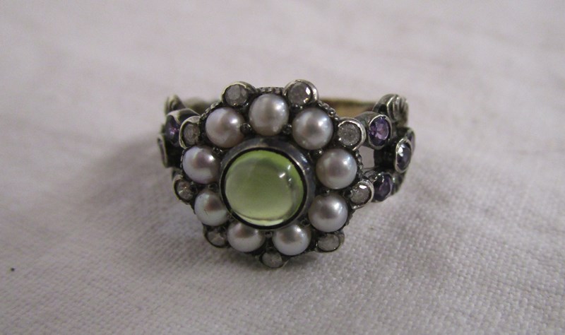 Victorian style peridot, pearl, amethyst & diamond set ring - Estimate £80 - £120