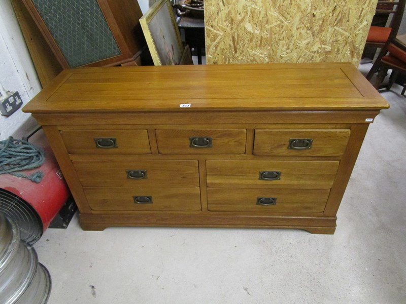 Oak chest of 3 over 4 drawers - H: 77cm W:138cm D: 42cm