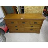 Oak chest of 3 over 4 drawers - H: 77cm W:138cm D: 42cm