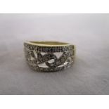 Gold & diamond set ring - Estimate £90 - £140