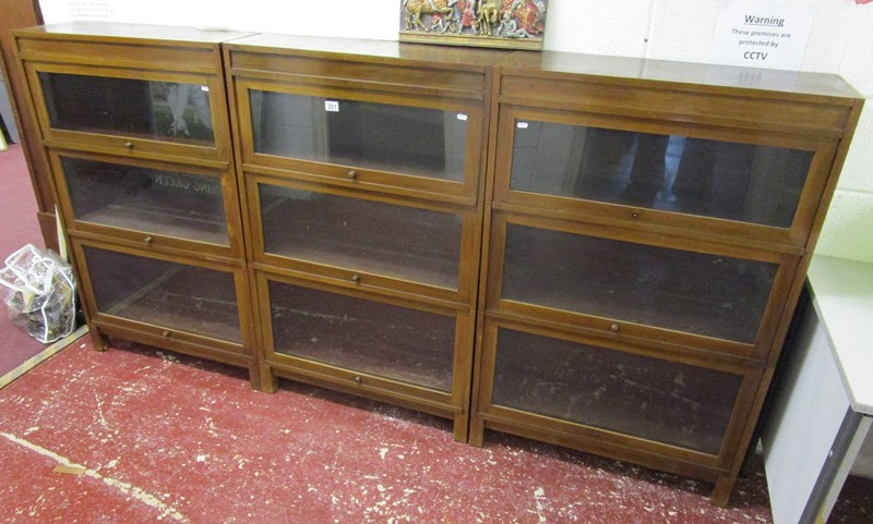 3 Globe Wernicke style bookcases - H:120cm W: 76cm D: 28cm