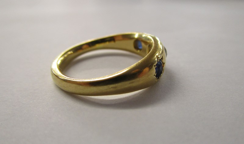 18ct gold sapphire and diamond gypsy set ring - Image 5 of 5