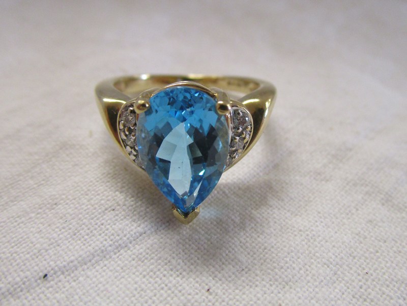 Gold blue topaz & diamond set ring