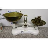 Set of weighing scales & weights