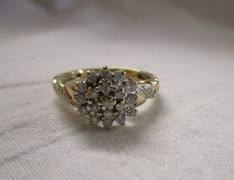 Gold diamond cluster ring