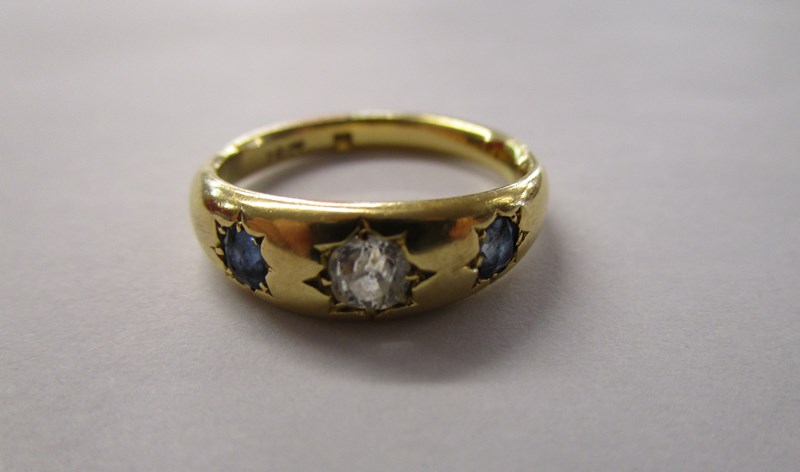 18ct gold sapphire and diamond gypsy set ring - Image 3 of 5