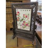 Oriental porcelain table screen in hardwood frame - H: 67cm