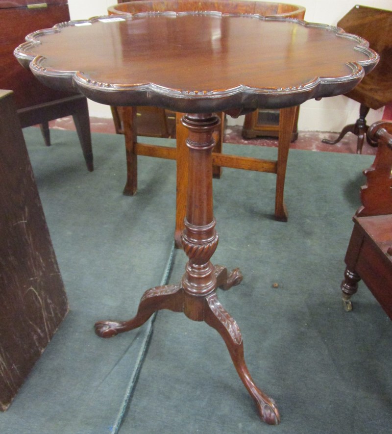 Pretty mahogany wine table