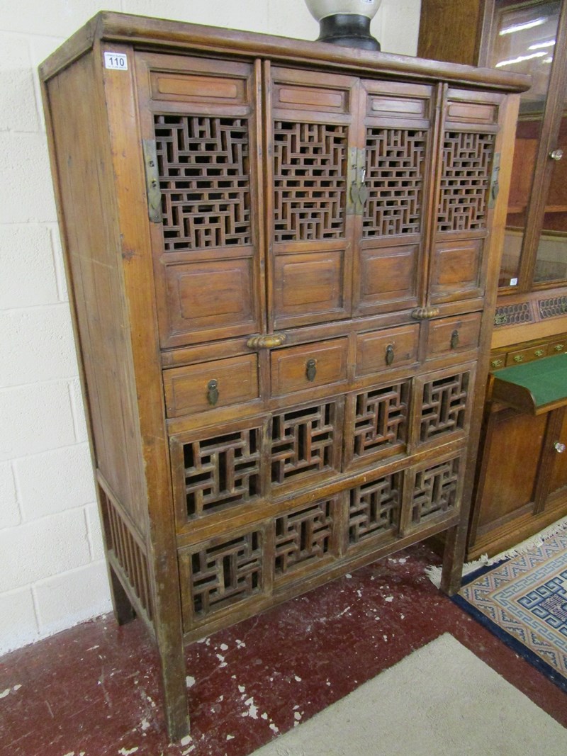 Interesting antique Chinese cabinet (H: 175cm W: 117cm D: 59cm)