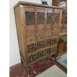 Interesting antique Chinese cabinet (H: 175cm W: 117cm D: 59cm)