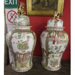 2 very large Chinese urns with covers H: 90cm & 84cm