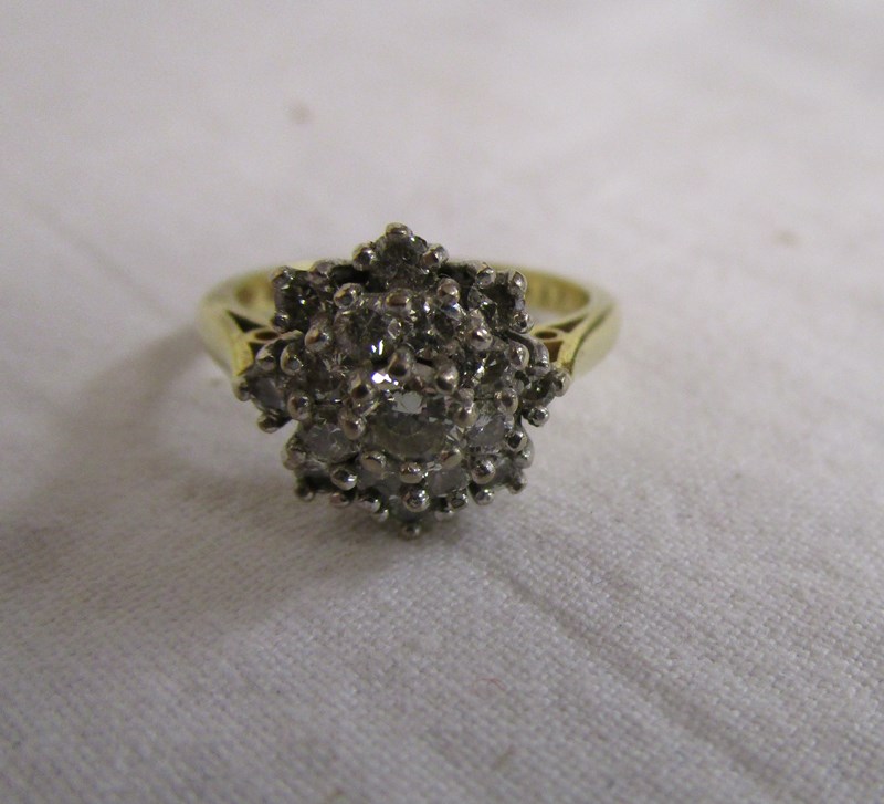 18ct gold diamond cluster ring