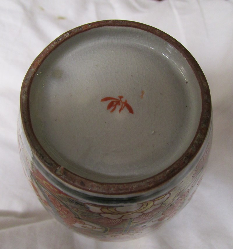 Pair of Imari vases - Image 2 of 4