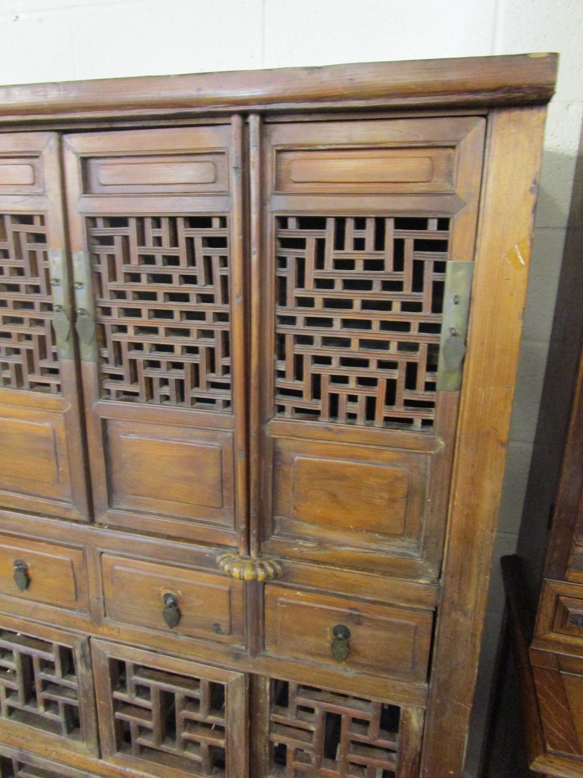 Interesting antique Chinese cabinet (H: 175cm W: 117cm D: 59cm) - Image 13 of 24