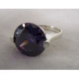 Silver amethyst set ring