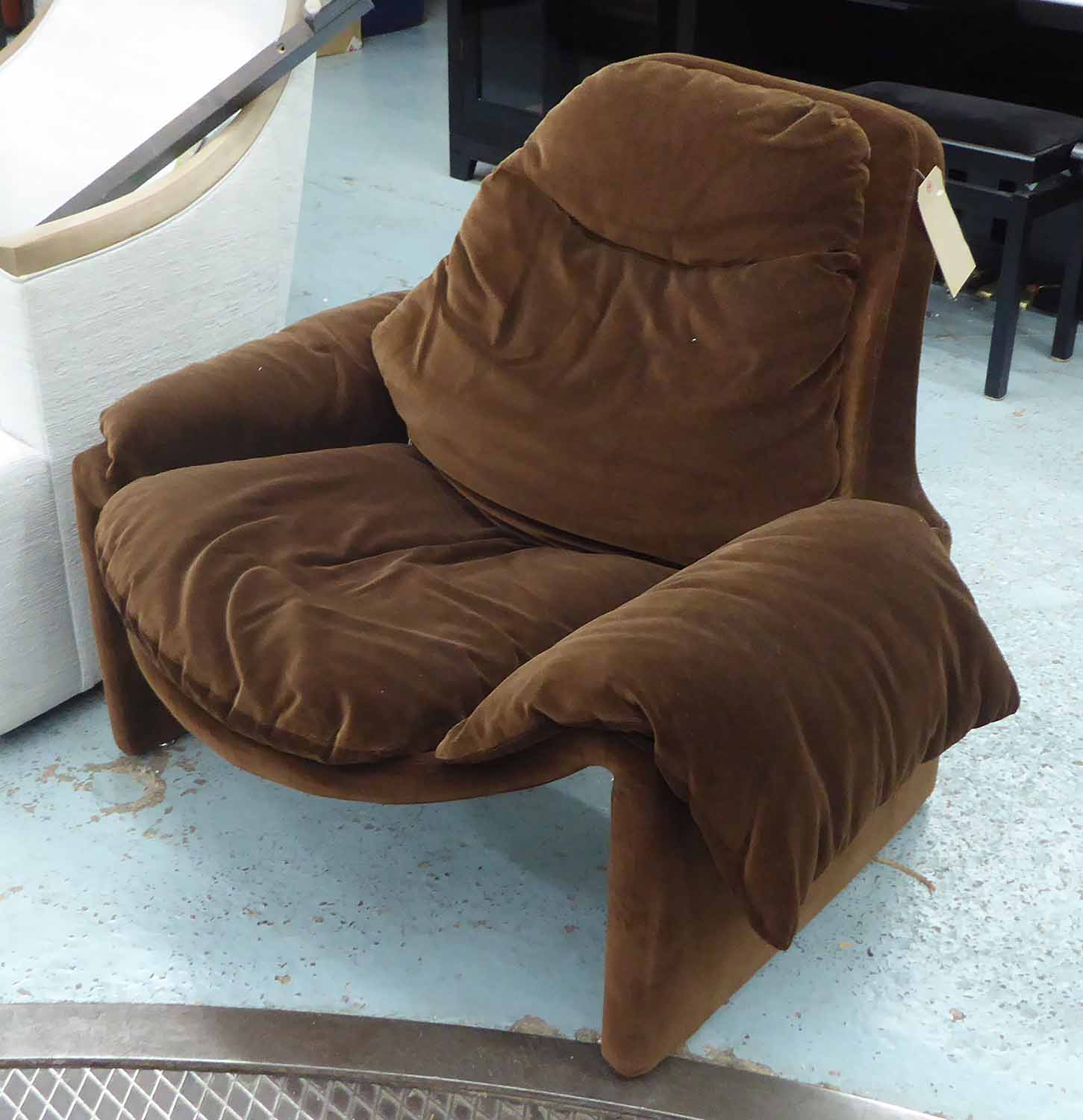 ATTRIBUTED TO VITTORIO INTROINI LOUNGE CHAIR, P60 design, vintage 1970s, 80cm H.