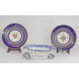 CHAMBERLAIN WORCESTER PLATES, a pair,