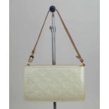 LOUIS VUITTON ACCESSOIRE CLUTCH/WRIST BAG, patent leather with gold tone hardware, top zip closure,