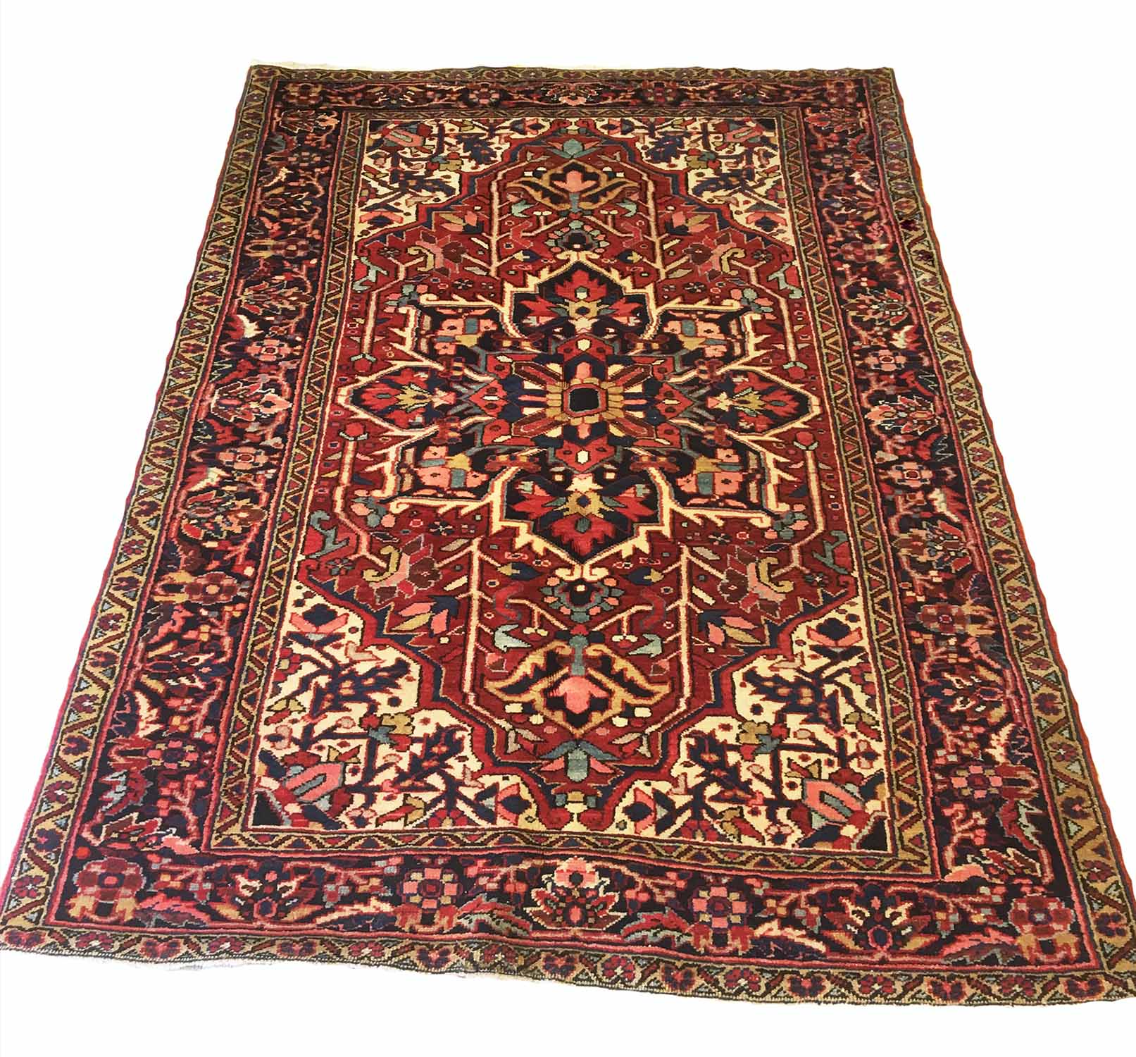 HERIZ SERAPI RUG, 196cm x 142cm.